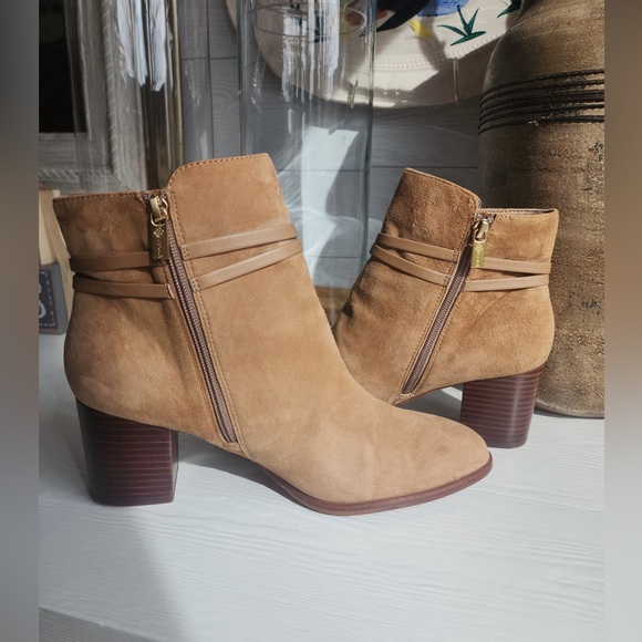 Isola Tan Suede Ankle Boots- size 11- no scuffs - like new! - Picture 2 of 9